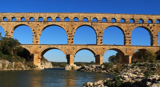Pont-du-Gard-Uzes-Nimes.jpg
